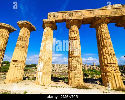 Der Dorische Tempel der Hera (Tempel E) (5. Jahrhundert v. Chr.) - Archäologischer Park von Selinunte - Sizilien, Italien Stockfoto