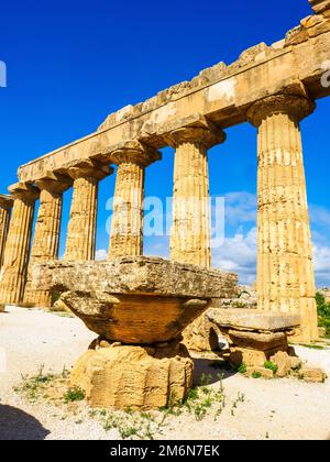 Der Dorische Tempel der Hera (Tempel E) (5. Jahrhundert v. Chr.) - Archäologischer Park von Selinunte - Sizilien, Italien Stockfoto