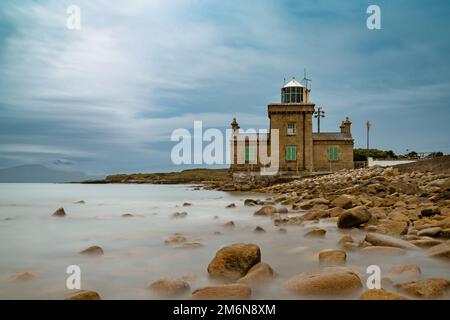 Blick auf den historischen Blacksod Lighthouse aus dem 19. Jahrhundert auf der Halbinsel Mullet im County Mayo in Irland Stockfoto