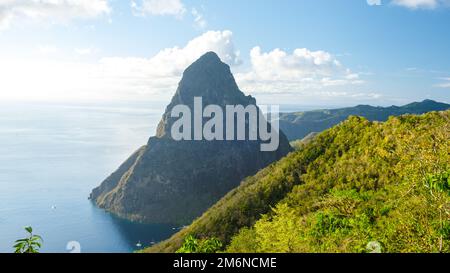 Pitons Moutains von St. Lucia, St. Lucia Karibisches Meer mit Pitons Stockfoto