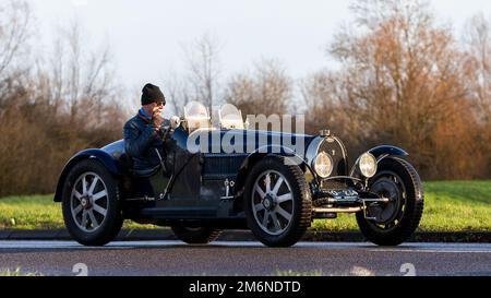 1931 blaues Vintage-Bugatti 51 Auto Stockfoto