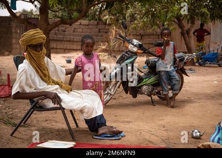 Nicolas Remene / Le Pictorium - Mali: Das anti-französische Gefühl - 16/3/2022 - Mali / Bamako District / Bamako - AlHousseini AG Aghali, (Sitting her Stockfoto