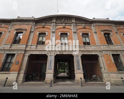 BOLOGNA, ITALIEN - CIRCA SEPTEMBER 2022: Manifattura Tabacchi, ehemalige Tabakfabrik, jetzt Cineteca Bologna Stockfoto