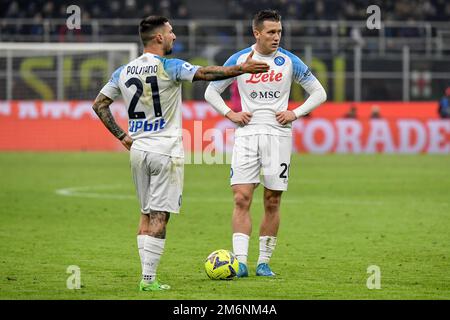 Mailand, Italien. 04. Januar 2023. Matteo Politano und Piotr Zielinski von SSC Napoli während des Fußballspiels der Serie A zwischen FC Internazionale und SSC Napoli im Stadion San Siro in Mailand (Italien), 4. Januar 2023. Foto Andrea Staccioli/Insidefoto Credit: Insidefoto di andrea staccioli/Alamy Live News Stockfoto