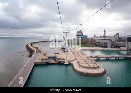 Telekabine Lisboa im Park der Nationen (Parque das Nacoes). Seilbahn im modernen Viertel von Lissabon über den Tejo. Stockfoto