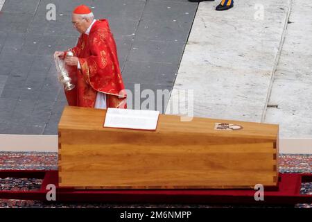 Beerdigung von Joseph Aloisius Ratzinger "Papst Benedikt XVI." in St. Peters Platz in Rom. Rom, Italien, 05. Januar 2023. (Foto: Vincenzo Izzo/Sipa USA) Stockfoto