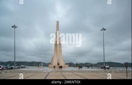 Monument der Entdeckungen (Padrao dos Descobrimentos) am nördlichen Ufer des Tejo. Stockfoto