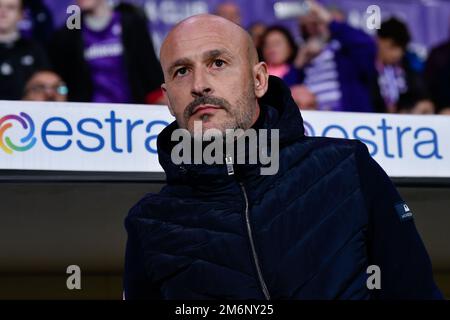 Florenz, Italien. 04. Januar 2023. Vincenzo Italiano (Cheftrainer von ACF Fiorentina) während des Spiels ACF Fiorentina vs AC Monza, italienisches Fußballspiel Serie A in Florenz, Italien, Januar 04 2023 Kredit: Independent Photo Agency/Alamy Live News Stockfoto