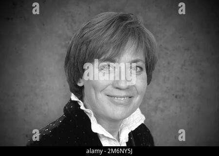 Köln, Deutschland. 05. Januar 2023. FOTOMONTAGE: ROSI MITTERMAIER starb im Alter von 72 Jahren nach einer langen und schweren Krankheit. ARCHIVFOTO: Rosi MITTERMAIER, Deutschland, ehemaliger Skifahrer, Alpinski, Porträt, Hochformat, aufrecht, 10/13/2005. Kredit: dpa/Alamy Live News Stockfoto