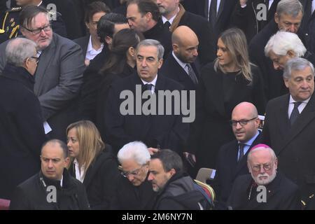 Vatican05. Januar 2023. Maurizio Gasparri während der Bestattungsmesse für Papst Emeritus Benedict XVI am 5. Januar 2023 im Petersdom, Vatikanstadt, Vatikan. Kredit: Unabhängige Fotoagentur/Alamy Live News Stockfoto