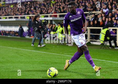 Florenz, Italien. 04. Januar 2023. Alfred Duncan (ACF Fiorentina) während des Spiels ACF Fiorentina gegen AC Monza, italienisches Fußballspiel Serie A in Florenz, Italien, Januar 04 2023 Kredit: Independent Photo Agency/Alamy Live News Stockfoto