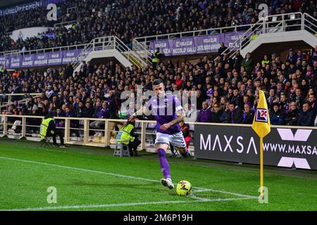 Florenz, Italien. 04. Januar 2023. Cristiano Biraghi (ACF Fiorentina) während des Spiels ACF Fiorentina vs AC Monza, italienisches Fußballspiel Serie A in Florenz, Italien, Januar 04 2023 Kredit: Independent Photo Agency/Alamy Live News Stockfoto