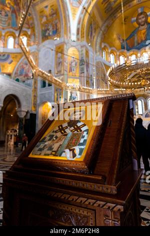 Belgrad, Serbien - 20. Dezember 2022: Wahrzeichen der Heiligen Sava im Tempel der Heiligen Sava in Belgrad, Serbien. St. Sava war ein serbischer Prinz aus der Nemanjic-Dynastie Stockfoto
