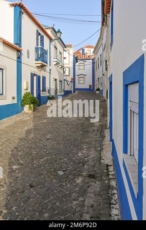 Typische Häuser im Dorf Ericeira, Portugal Stockfoto