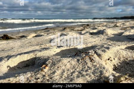 High Watch, Deutschland. 05. Januar 2023. firo: 05.01.2023 Land- und Einwohnerlandschaft Ostsee Hohwachter Bay Sea Schleswig-Holstein Tourismus SEEWOLKEN Wetterbildern Wellen zwischen Sehlendorfer Strand und Weissendorfer. Kredit: dpa/Alamy Live News Stockfoto