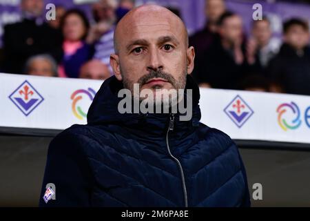 Florenz, Italien. 04. Januar 2023. Vincenzo Italiano (Cheftrainer von ACF Fiorentina) während des Spiels ACF Fiorentina vs AC Monza, italienisches Fußballspiel Serie A in Florenz, Italien, Januar 04 2023 Kredit: Independent Photo Agency/Alamy Live News Stockfoto