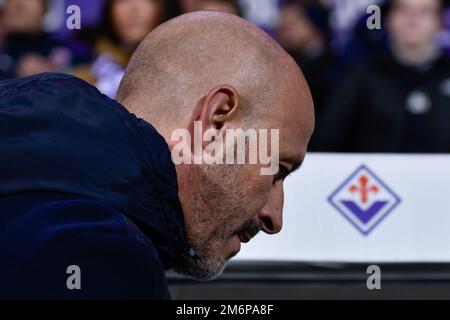 Florenz, Italien. 04. Januar 2023. Vincenzo Italiano (Cheftrainer von ACF Fiorentina) während des Spiels ACF Fiorentina vs AC Monza, italienisches Fußballspiel Serie A in Florenz, Italien, Januar 04 2023 Kredit: Independent Photo Agency/Alamy Live News Stockfoto