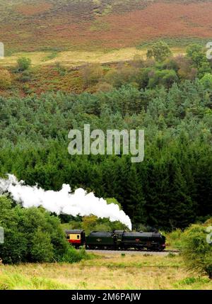 Southern Schools Klasse Nr. 30926 Repton, die am 1. Oktober 2008 mit dem Zug 1230 Grosmont - Pickering durch Newtondale fährt. Stockfoto