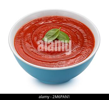 Schüssel mit Tomatenmark isoliert auf weißem Hintergrund Stockfoto