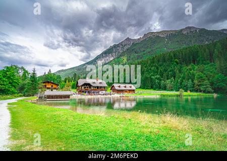 Wandern um den Hunters Lake in der Nähe von Sankt Johann in Pongau in Österreich Stockfoto