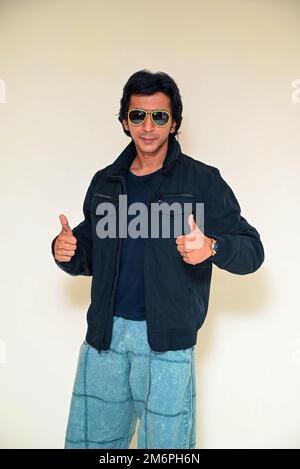 Neu-Delhi, Indien. 05. Januar 2023. Der indische Schauspieler Anshuman Jha posiert für ein Foto während der Werbung für seinen bevorstehenden Film „Lakadbaggha“ in Neu-Delhi. Kredit: SOPA Images Limited/Alamy Live News Stockfoto