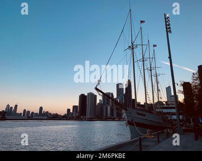 Wunderschöner Sonnenuntergang am Navy Pier Stockfoto