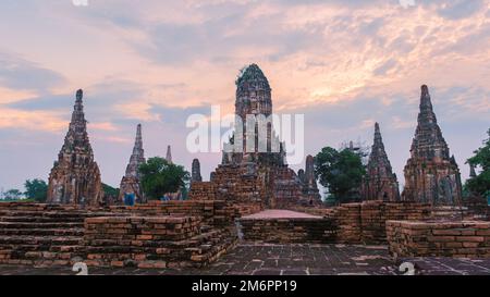 Ayutthaya, Thailand bei Sonnenuntergang im Wat Chaiwatthanaram Stockfoto