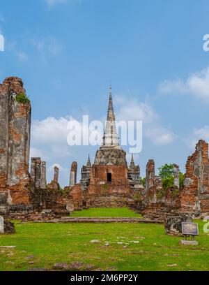 Ayutthaya, Thailand im Wat Phra Si Sanphet, ein Paar Männer und Frauen mit einem Hut, die Ayyuthaya Thailand besuchen Stockfoto