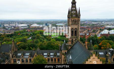 University of Glasgow - historisches Hauptgebäude von oben - Luftaufnahme Stockfoto