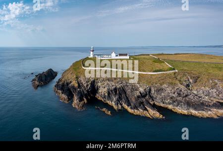 Blick auf den Galley Head Lighthouse in County Cork Stockfoto