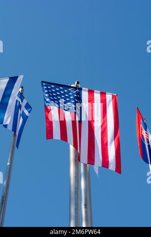 Reihe von Nationalflaggen. Weltflaggen, Die Im Wind Wehen. Stockfoto