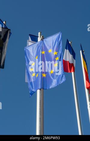 Reihe von Nationalflaggen. Weltflaggen, Die Im Wind Wehen. Stockfoto