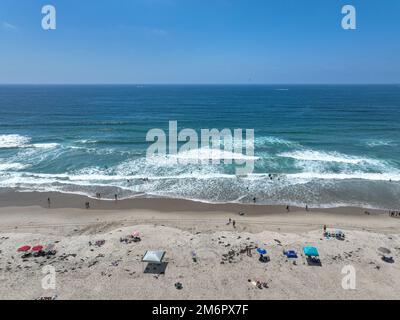 Blick aus der Vogelperspektive auf Mission Bay und Strand in San Diego, Kalifornien. USA. Stockfoto