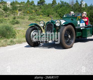 ALFA ROMEO 8C 2300 MONZA 1933 auf einem alten Rennwagen in der Rallye Mille Miglia 2022, dem berühmten historischen rennen italiens (1927-1957 Stockfoto