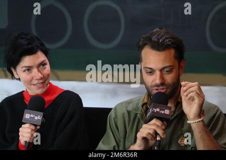Kompanie der Diebe - Genevieve Schatz und Marc Walloch Filmen ein Interview in Brooklyn Stockfoto