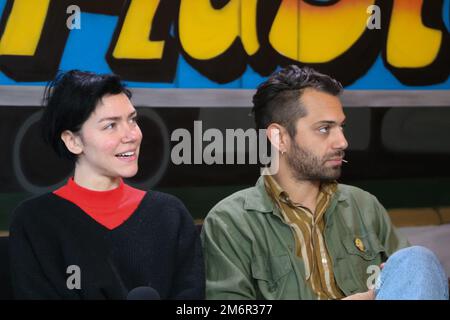 Kompanie der Diebe - Genevieve Schatz und Marc Walloch Filmen ein Interview in Brooklyn Stockfoto