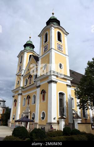 Deanery Parish Kirche der Himmelfahrt der Jungfrau Maria Johann in Tirol Stockfoto