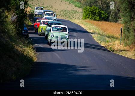 Rallye der Oldtimer fiat 600 in pesaro Stockfoto