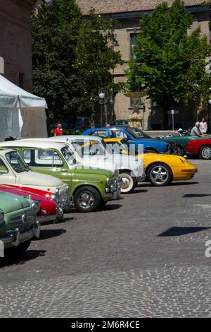 Rallye der Oldtimer fiat 600 in pesaro Stockfoto