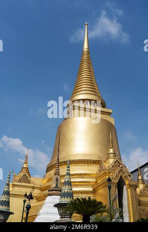 Phra Sri Rattana Chedi im Grand Palace in Bangkok, Thailand Stockfoto