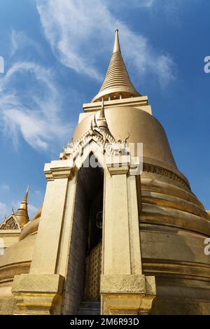 Phra Sri Rattana Chedi im Grand Palace in Bangkok, Thailand Stockfoto