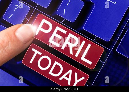 Schreiben Text anzeigen Peril. Das Wort, auf das geschrieben wird, weist auf etwas extrem schwieriges, gefährliches oder gefährliches hin Stockfoto