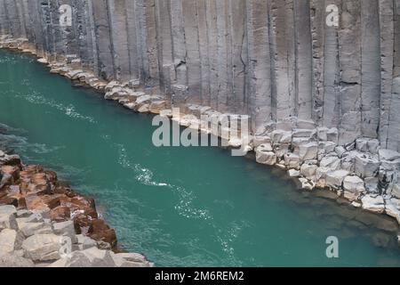 Islands berühmte Basaltsäule Studlagil Canyon Stockfoto