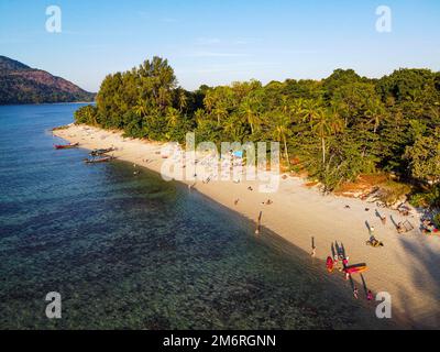Aerial of the Sunset Beach, Koh Lipe, Tarutao National Park, Thailand, Mueang Satun, Thailand Stockfoto