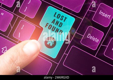Textunterschrift mit dem Titel Lost and Found. Business Schaufenster Ort, wo Sie vergessene Dinge suchen Service finden können Stockfoto