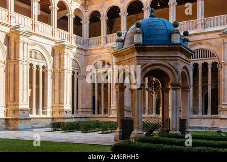 Salamanca, Spanien - 15. Januar 2022: Kloster des Klosters San Esteban Stockfoto