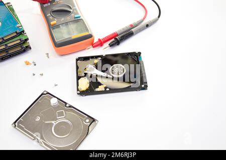 Plattengröße der Festplatte 2,5 Zoll, Festplattenreparatur Stockfoto