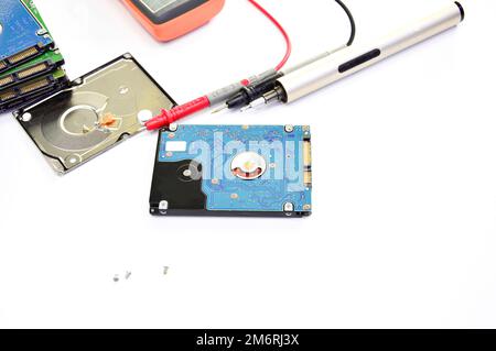 Plattengröße der Festplatte 2,5 Zoll, Festplattenreparatur Stockfoto