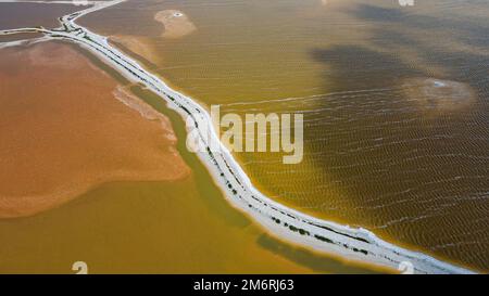 Luftaufnahme der farbenfrohen salinas von Las Coloradas, Yucatan, Mexiko Stockfoto