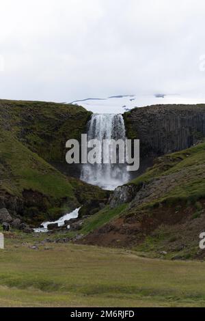 Kerlingarfoss Wasserfall in der Nähe von Olafsvik auf Islands Halbinsel Snafellsnes. Stockfoto